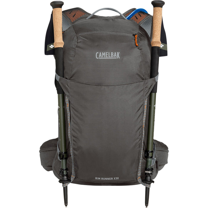 2942002000 MOCHILA DE HIDRATACION RIM RUNNER X30 70oz STORM GREY MARCA CAMELBAK